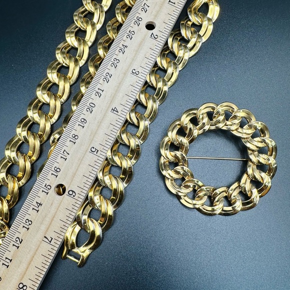 Vintage Signed Monet Gold Tone Bracelet Brooch And Necklace Set - Picture 6 of 12